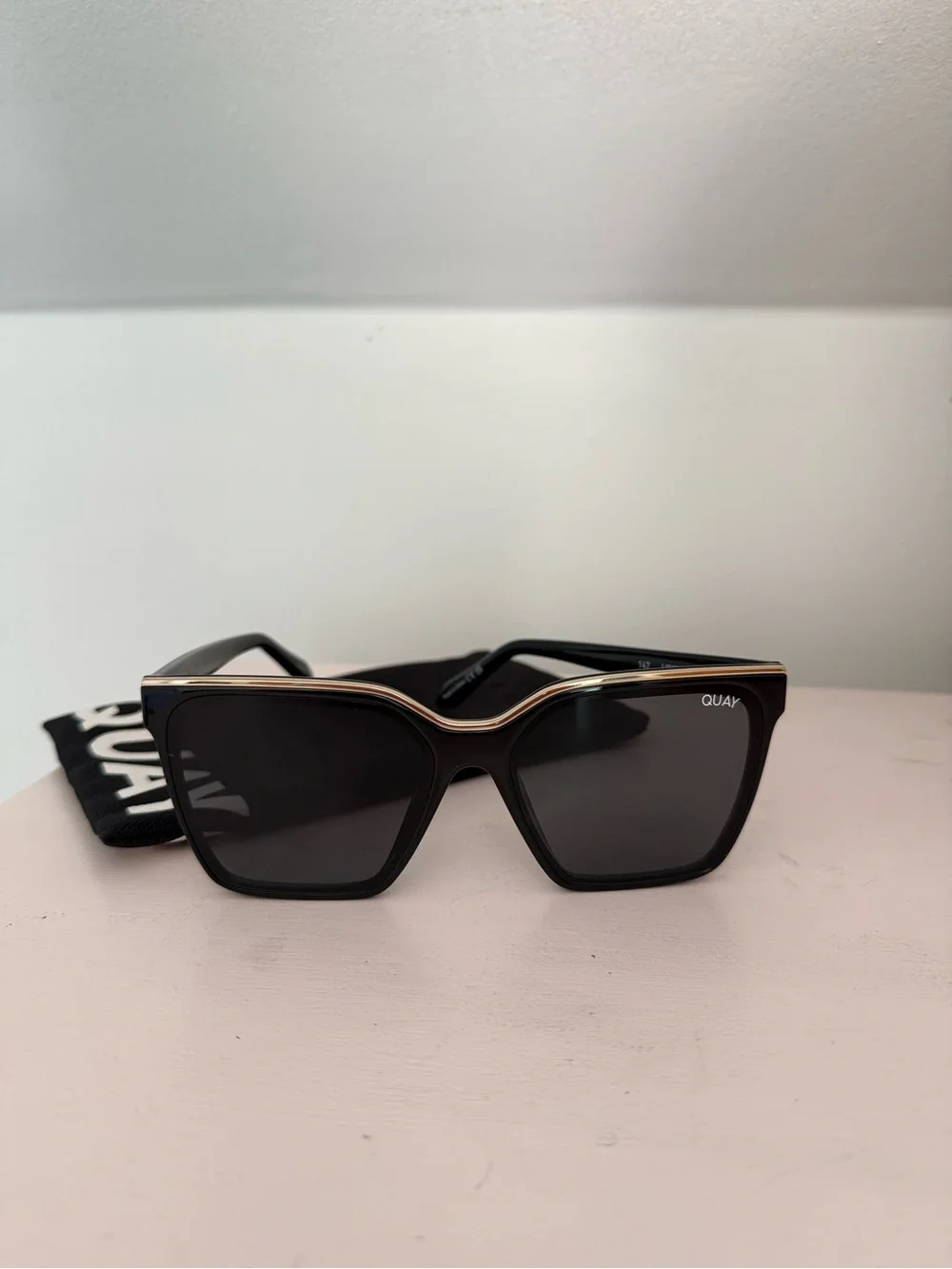 Quay Australia Black Oversized Cat-Eye Sunglasses with Gold Trim - Picture 1 of 1